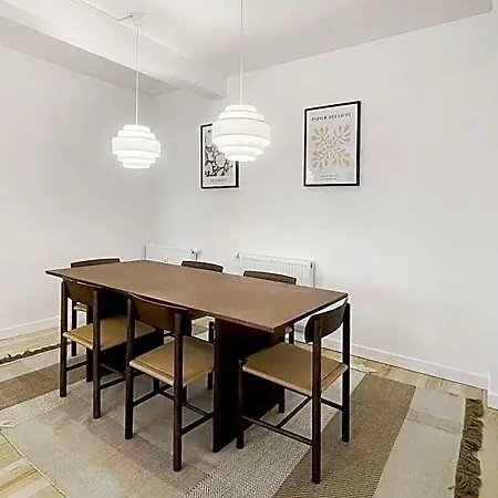 Bright & Spacious 3-br 3*