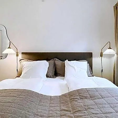 Bright & Spacious 3-br Hotel